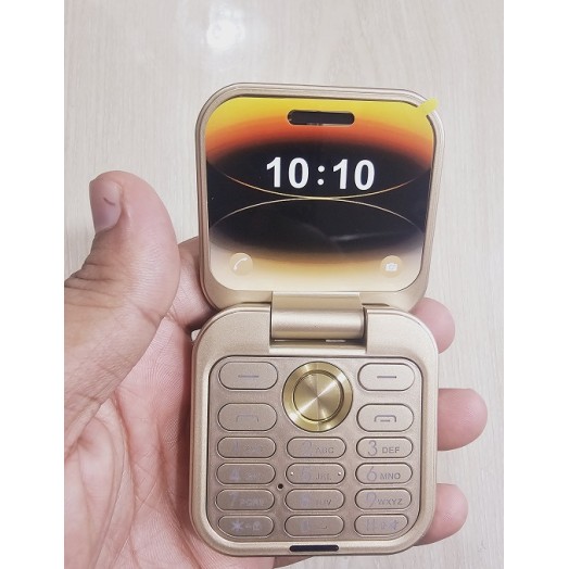 i17 Mini Flip Phone 2 SIM Gold i17 Mini Flip Phone 2 SIM Gold