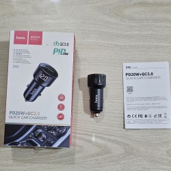 HOCO Z42 PD 20W Quick Car Charger Display