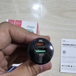 HOCO Z42 PD 20W Quick Car Charger Display