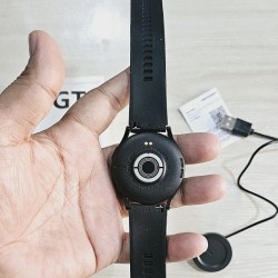 GT1 Smartwatch Bluetooth Call Option Touch Display Black