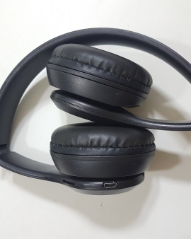 P47 Bluetooth Headphone FM Radio With SD Card Slot