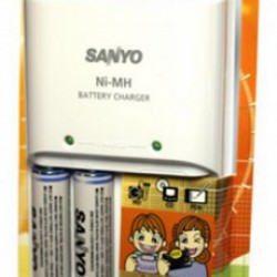 Sanyo 2700mAh Eco Charger with 2x AA 2700 Battery